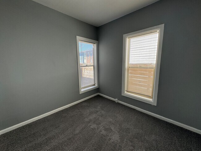 Building Photo - Near Eastside 3 Bedroom 2 Bath with Central air