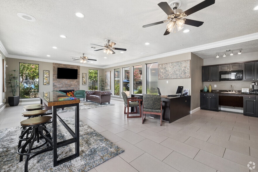 Clubhouse - Waverly Apts