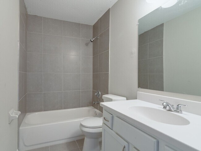 Building Photo - Nice and Bright! 3BR/2B home available for...