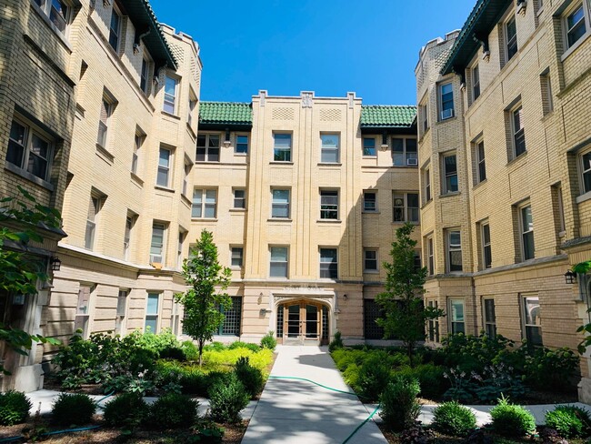 Primary Photo - Fully Renovated Studio in Albany Park! Gre...