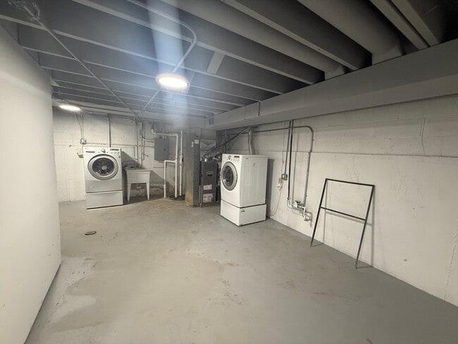 Building Photo - 517 James Ct