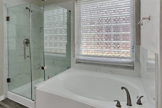 Building Photo - 7015 Fountain Lilly Dr