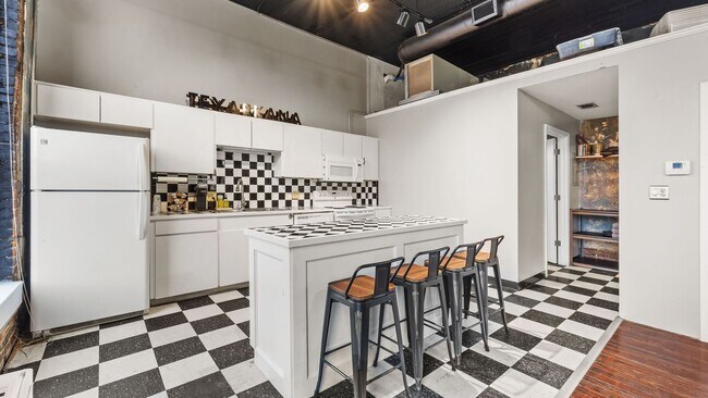 Building Photo - Downtown Loft for Lease