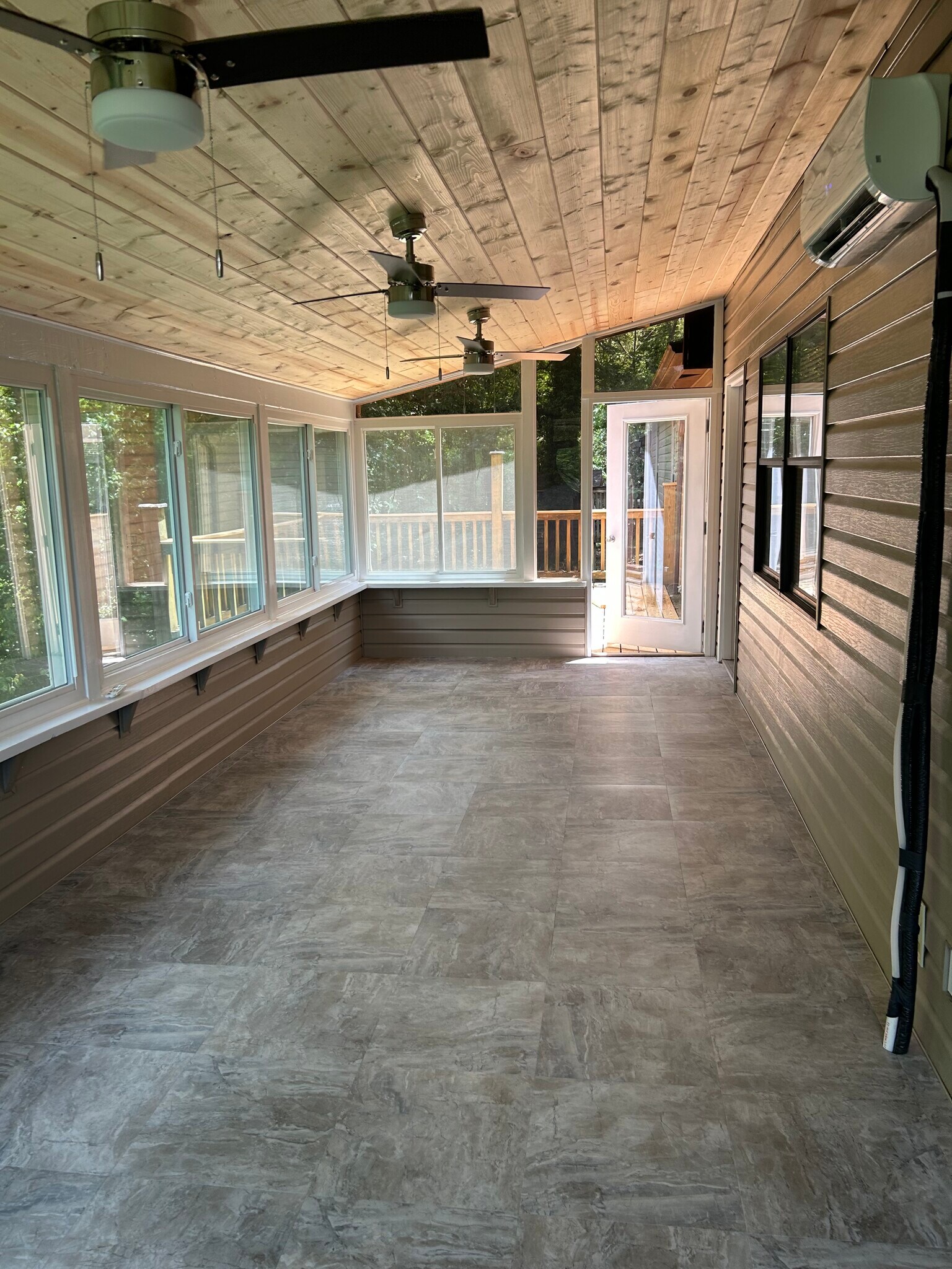 Building Photo - 600 Villard Dr