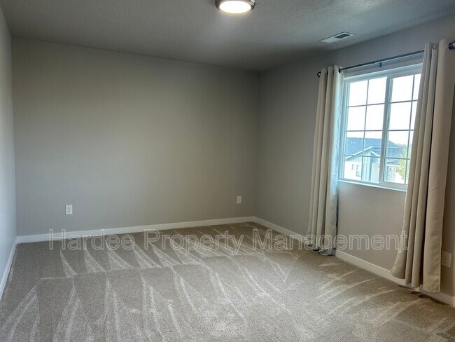 Building Photo - 7051 W Plateau Crk Dr