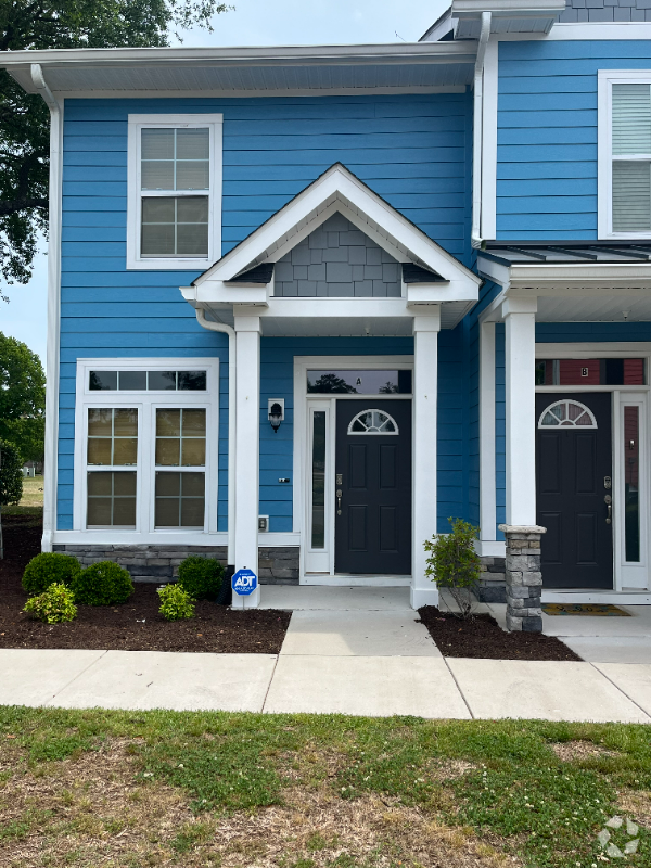 Building Photo - 812 Moen Pl