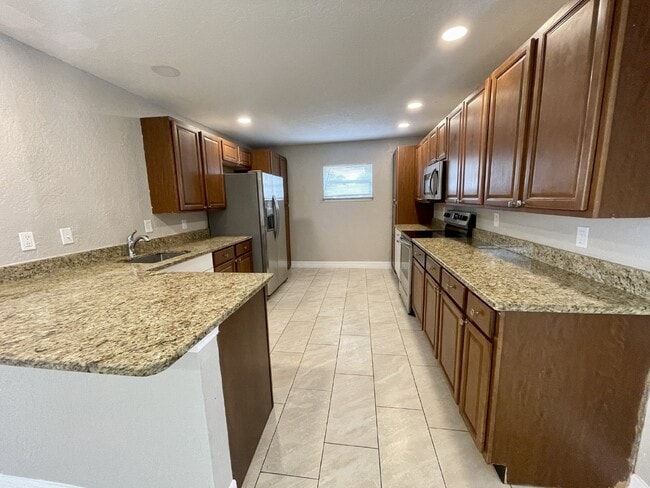 Building Photo - 4 bedroom 2 bathroom pool home for rent