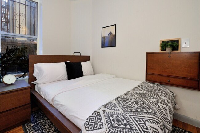 Building Photo - 338 W 36th St.