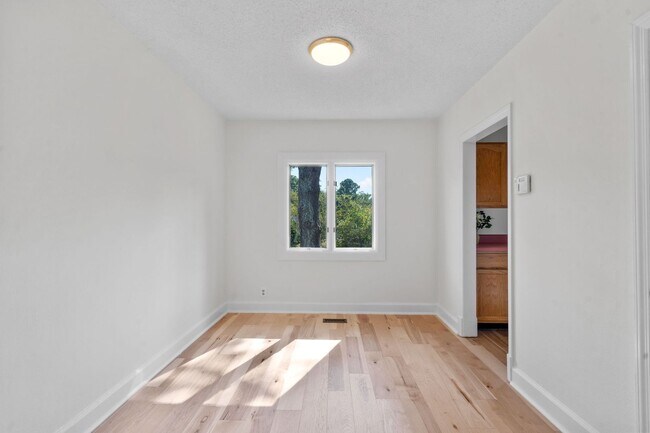 Building Photo - 2/ 1 Home for Rent!