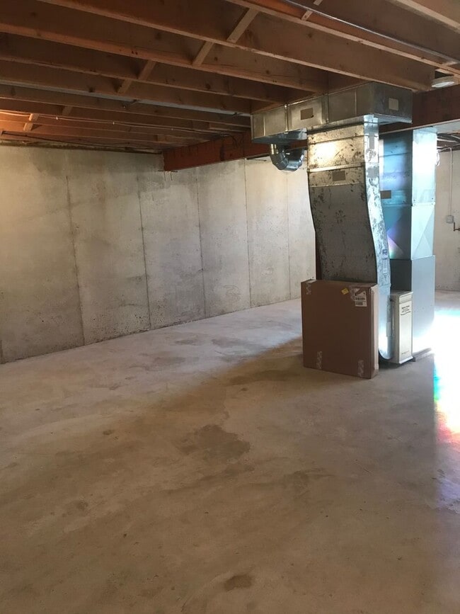 Building Photo - 3 Bedroom 2 Bathroom Townhouse in Neenah