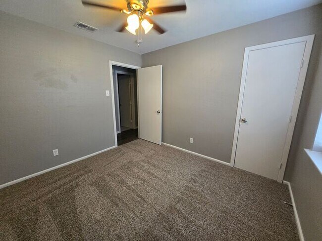 Building Photo - 1309 Greencove Dr