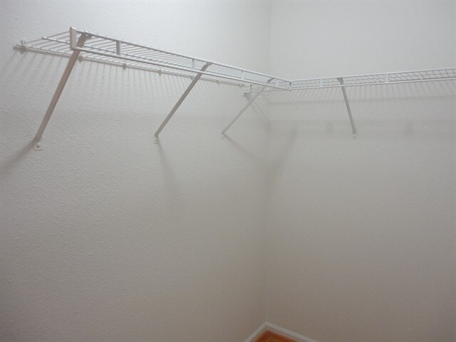 Building Photo - 743 Millbrook Dr