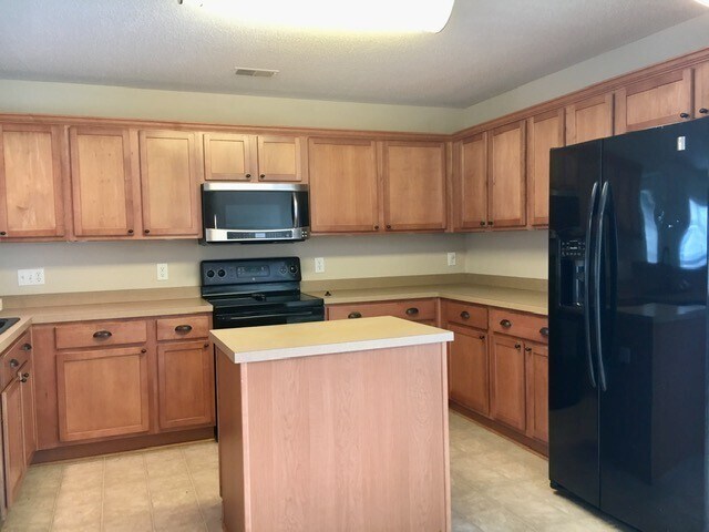 Building Photo - SPACIOUS 4 BEDROOM HOME IN PARK WEST - CHAPIN