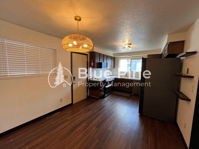 Building Photo - 1656 S Fairway Dr