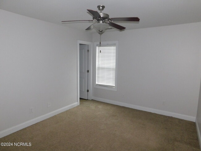 Building Photo - 108 Meadow Way