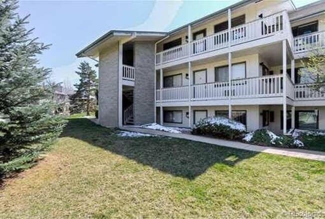 Building Photo - 645 Manhattan Pl