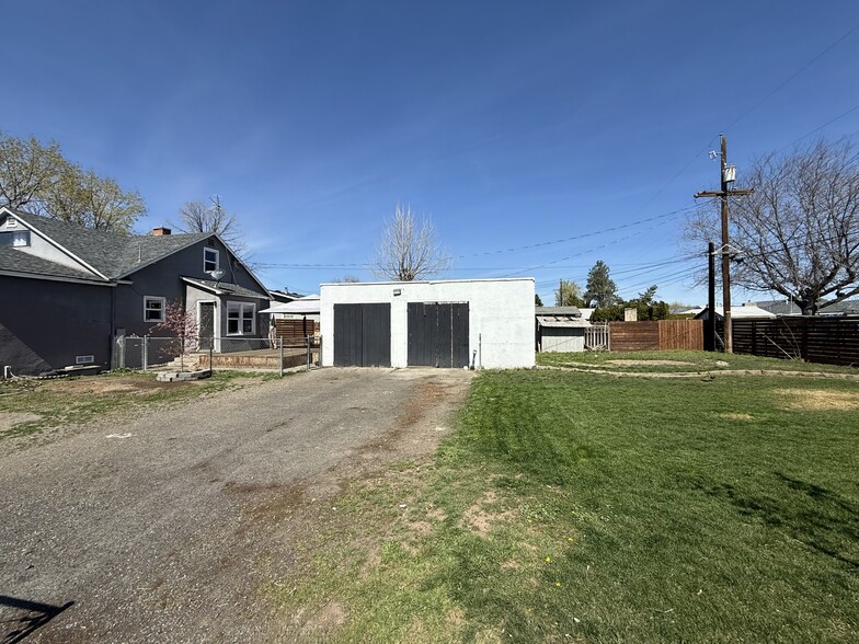 Building Photo - 1119 S 6th Ave