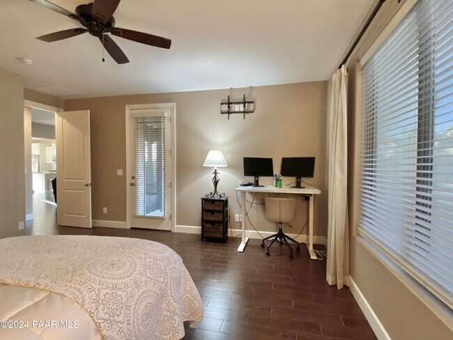 Building Photo - 1553 Range View Cir