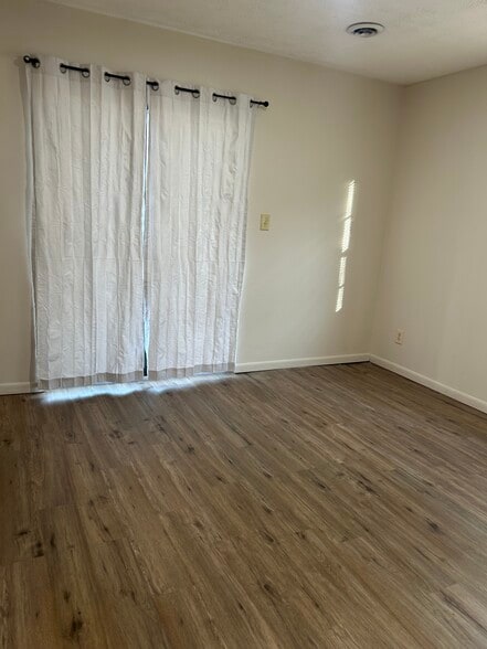 Building Photo - 526 Arrow Cir