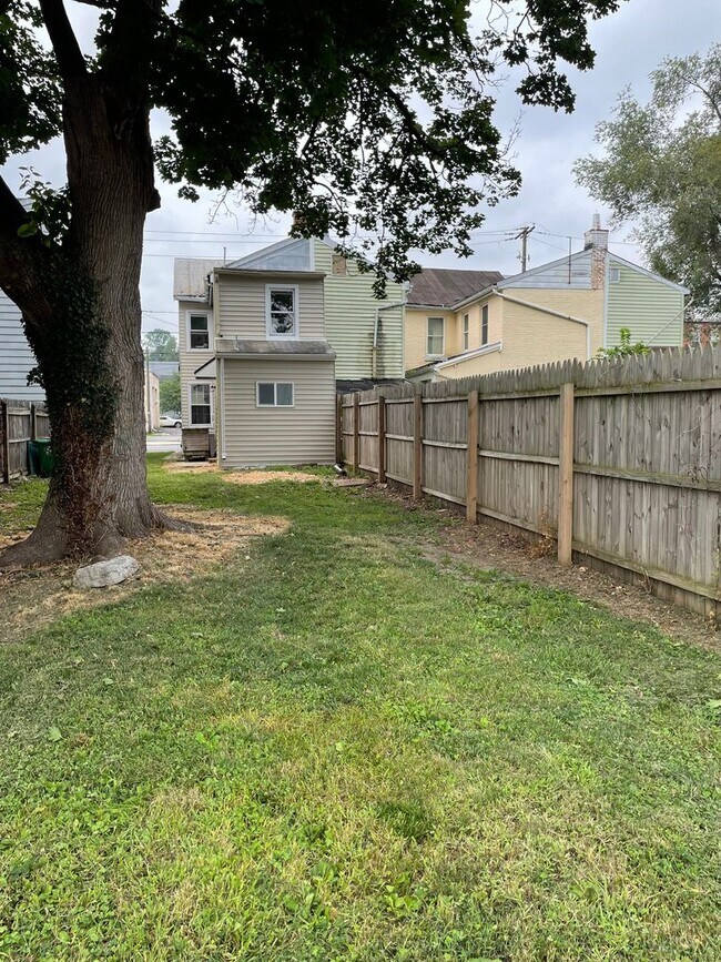 Building Photo - 3 Bedroom 1 Bath in Carlisle, PA!