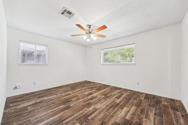 Building Photo - 8010 Braeburn Valley Dr