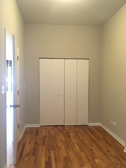 Building Photo - 3123 W Lawrence Ave