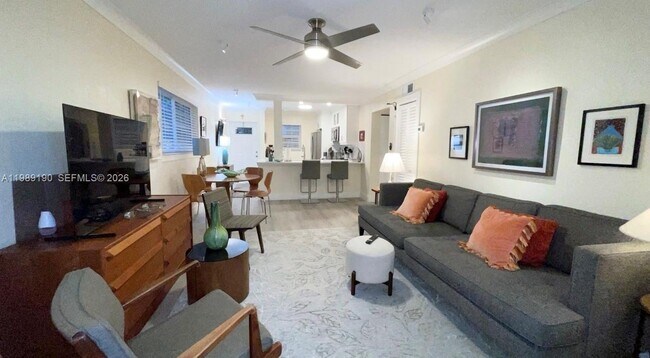 Building Photo - 633 NE 2nd Ave