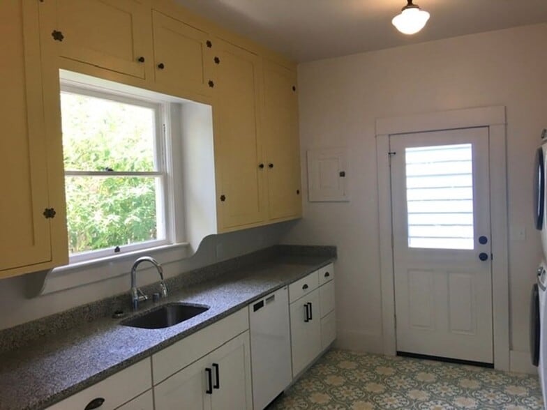 Building Photo - 1808 N 36th St