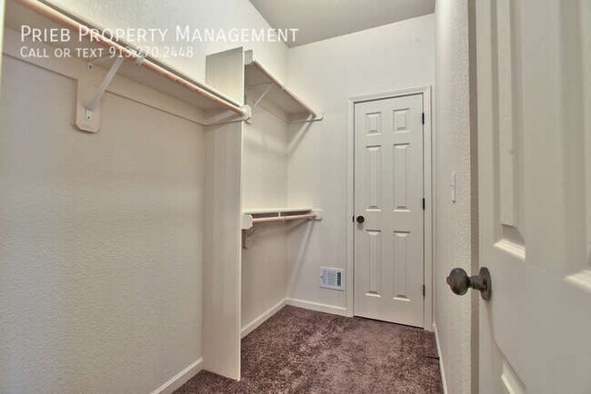 Building Photo - Prairie Haven Duplex - Available January 19th