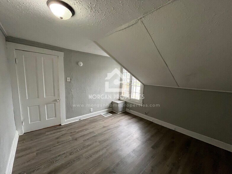 Building Photo - 716 S 14th St