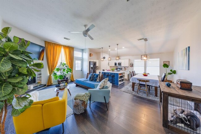 Building Photo - 15110 Diamond Way