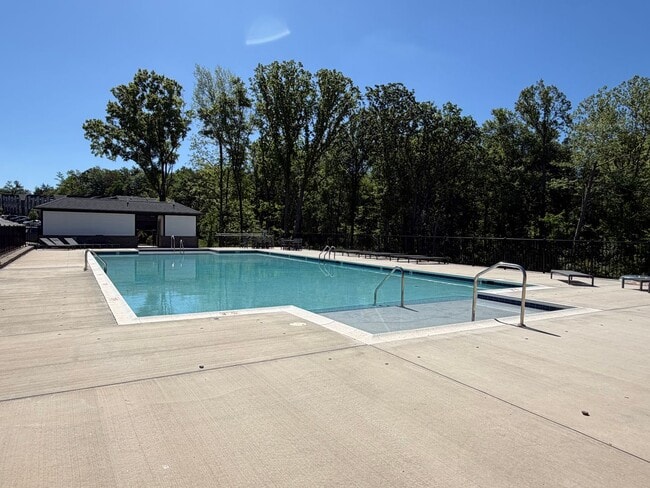 Building Photo - 32 Allure Dr
