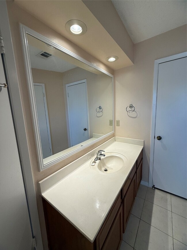 Building Photo - 4027 Summit Valley Dr