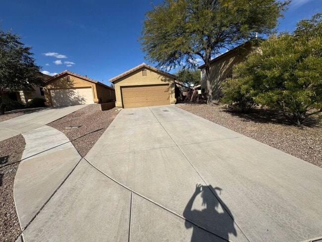 Building Photo - 3 Bedroom - 2 Bath - 2 Car Garage - Green Valley, AZ