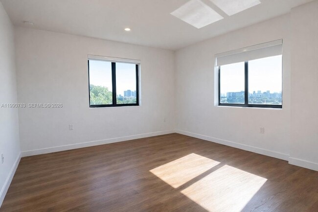 Building Photo - 1950 Fletcher St