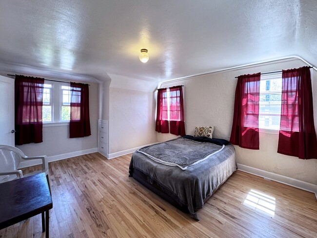 Building Photo - 540 Van Buren St