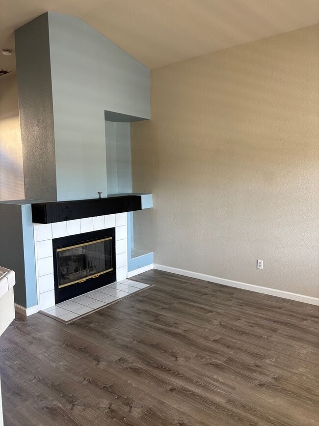 Building Photo - 1801 Foxboro St