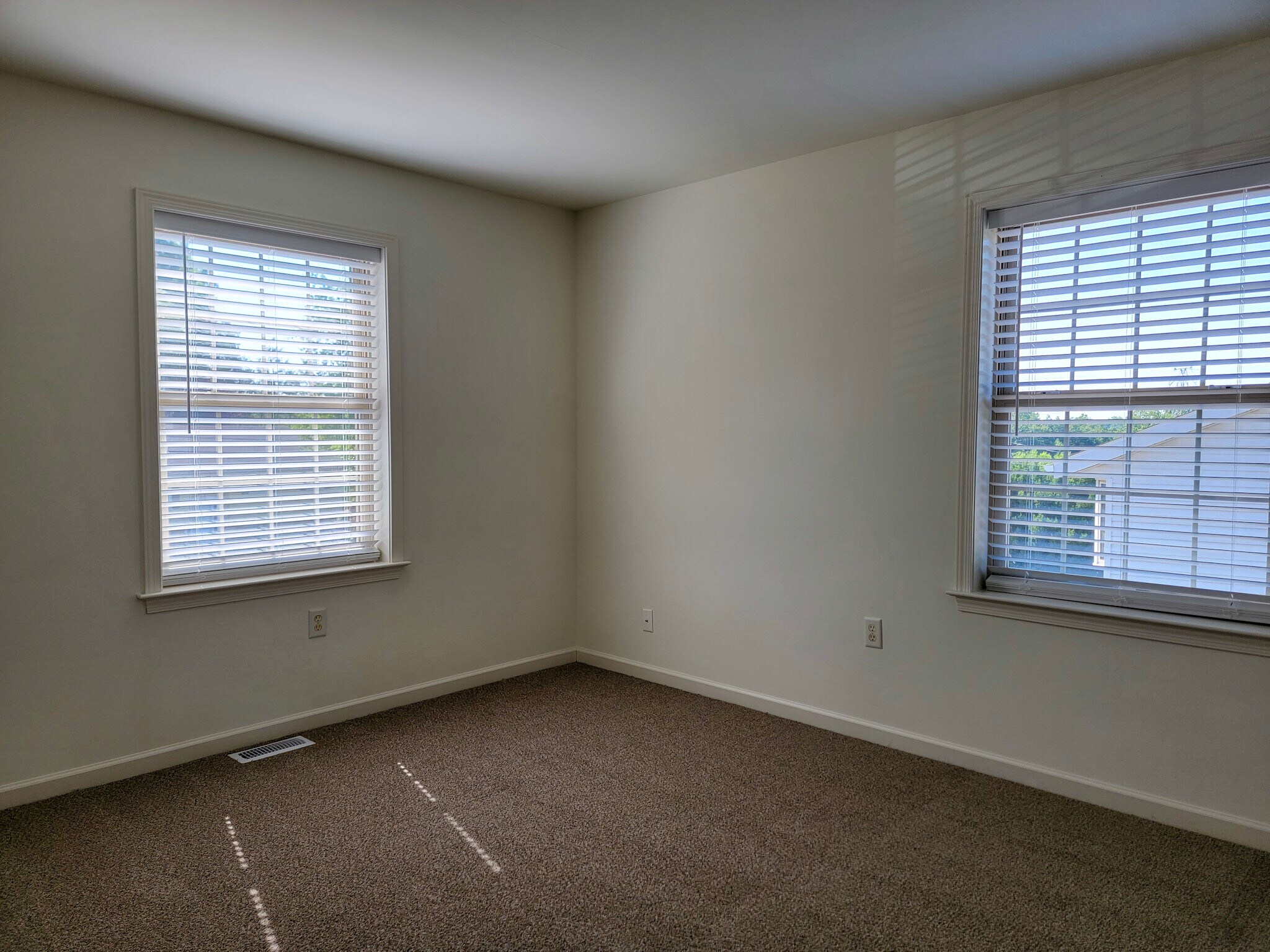 Building Photo - 5206 Brook Dr