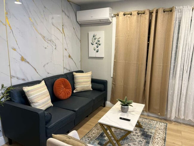 Building Photo - 1059 Gillespie Dr