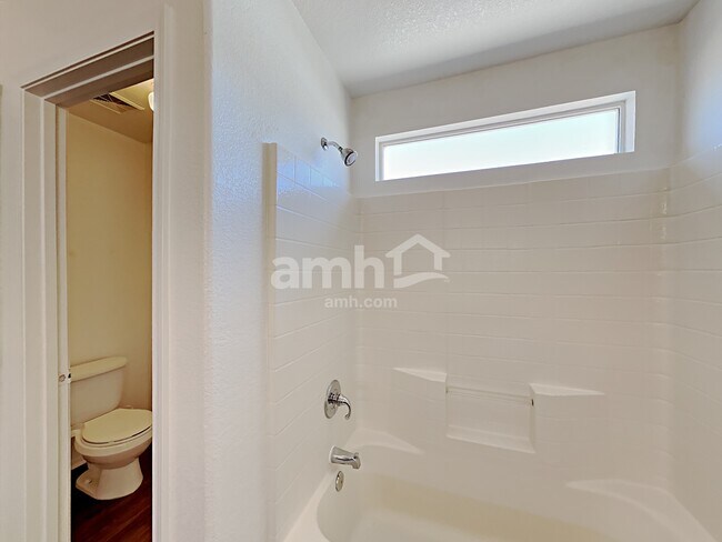 Building Photo - 1026 E Chambers St