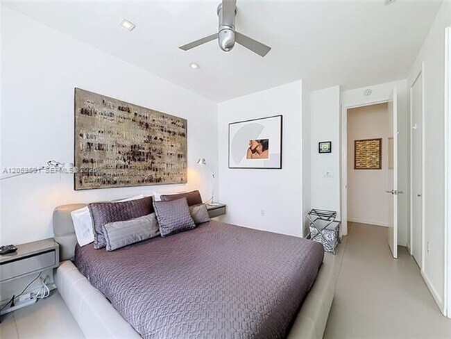 Building Photo - 1460 Ocean Dr