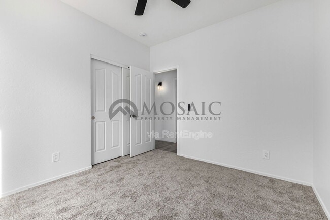 Building Photo - 4287 E Del Rio St