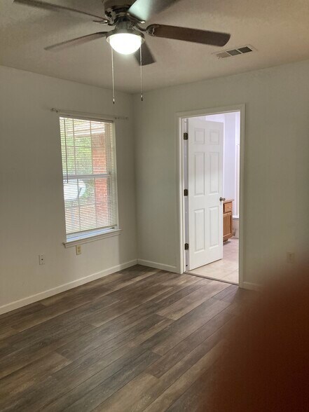 Building Photo - 7219 Pro Ln