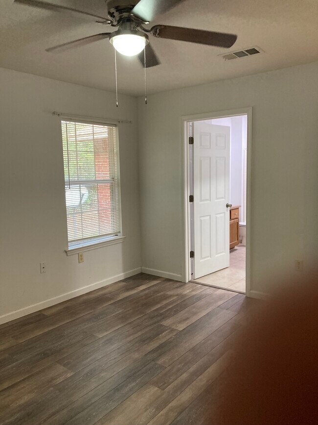 Building Photo - 7219 Pro Ln