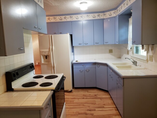 Building Photo - 563 S Kokomo Ave