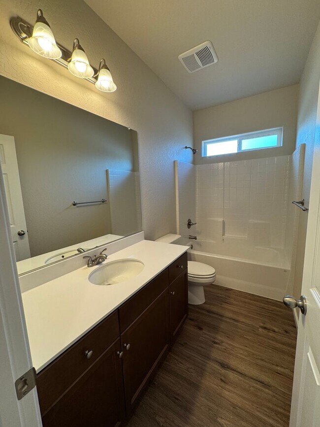 Building Photo - 4267