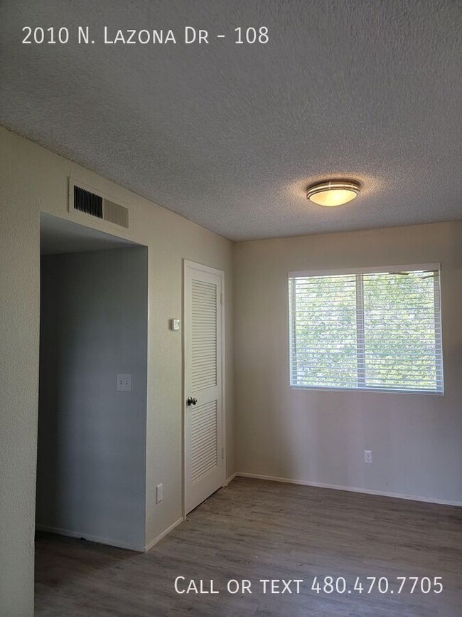 Building Photo - Renovated 2 bedroom with washer/dryer $1,2...