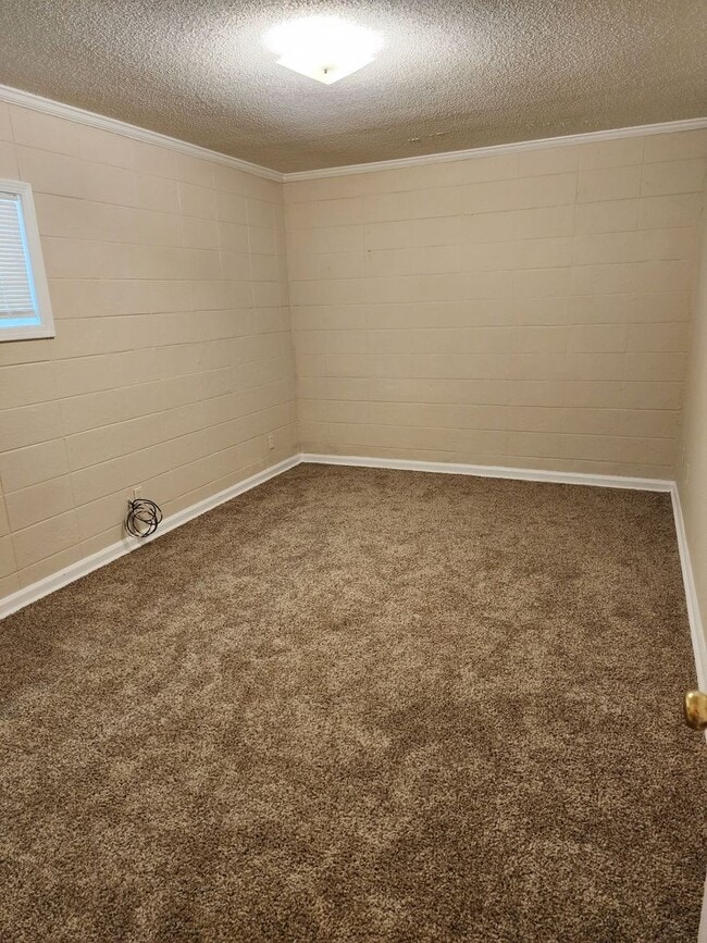Building Photo - Comfy One Bedroom Apartment