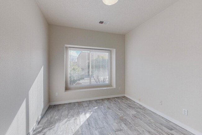 Building Photo - 5419 Saturnia Rd NW