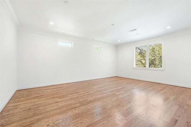 Building Photo - 201 Mayerling Dr
